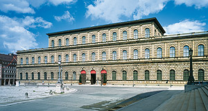 Bild: Residenz München, Fassade an der Residenzstraße